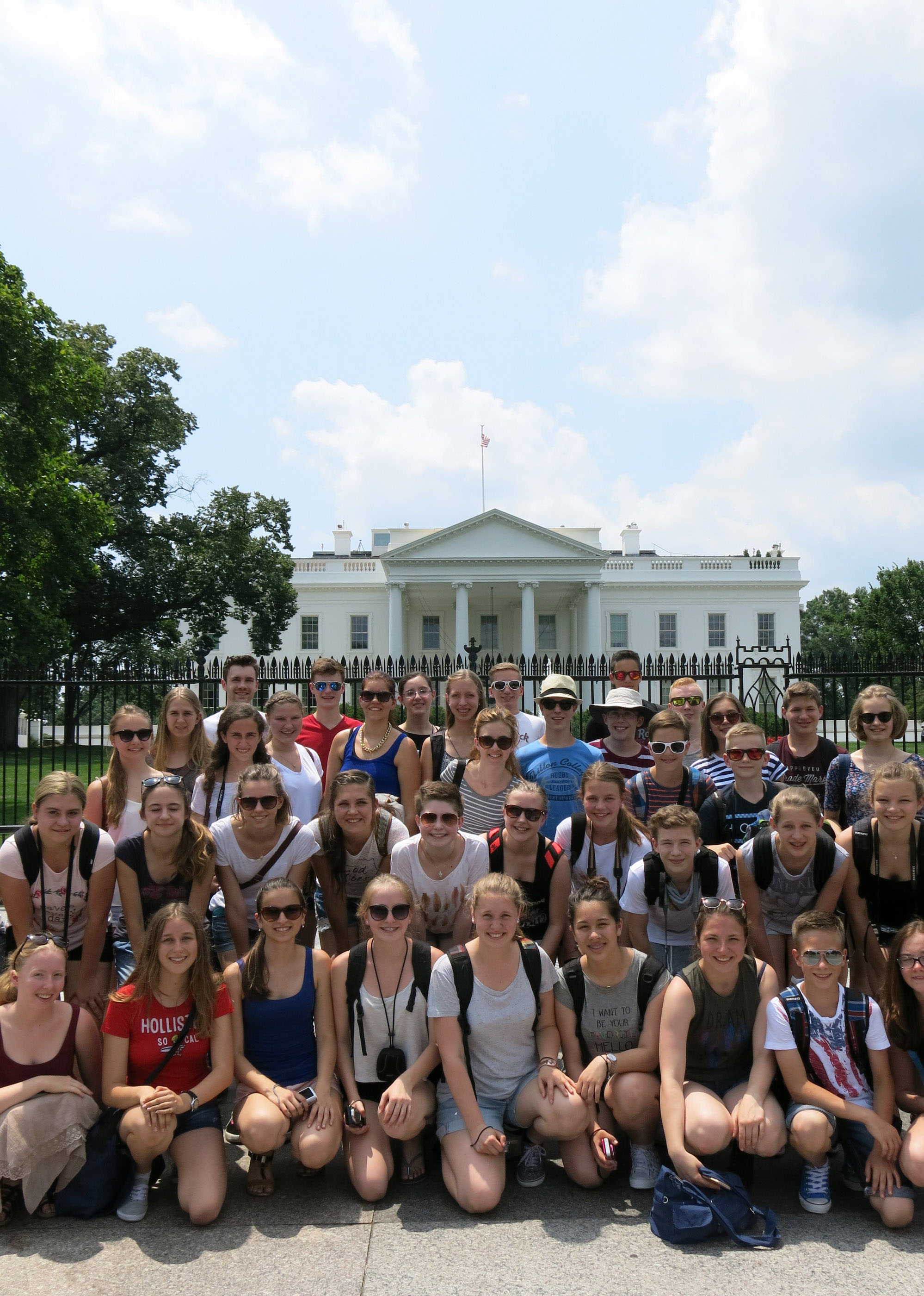 Internet HIB art chor weltweit vor Weissem Haus Washington